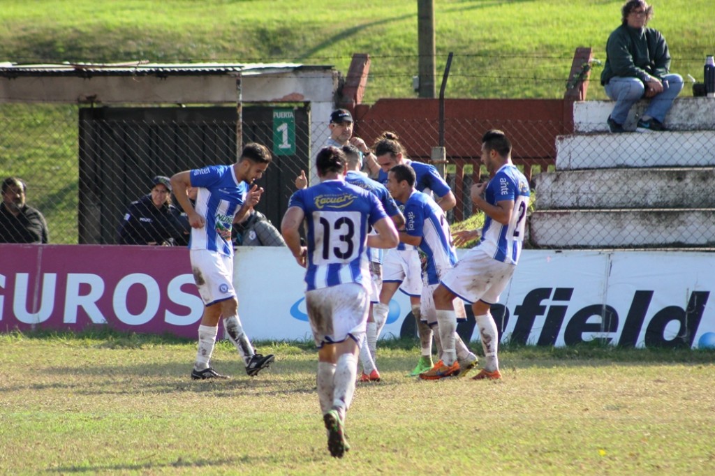 Los arachanes festejan una nueva victoria que los pone en carrera por un ascenso.