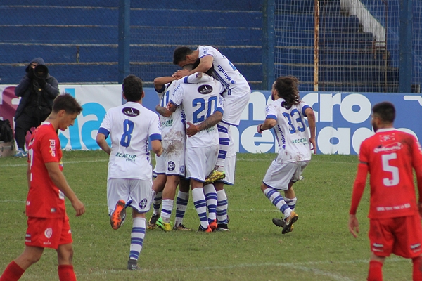 Rentistas 0 Cerro Largo 2