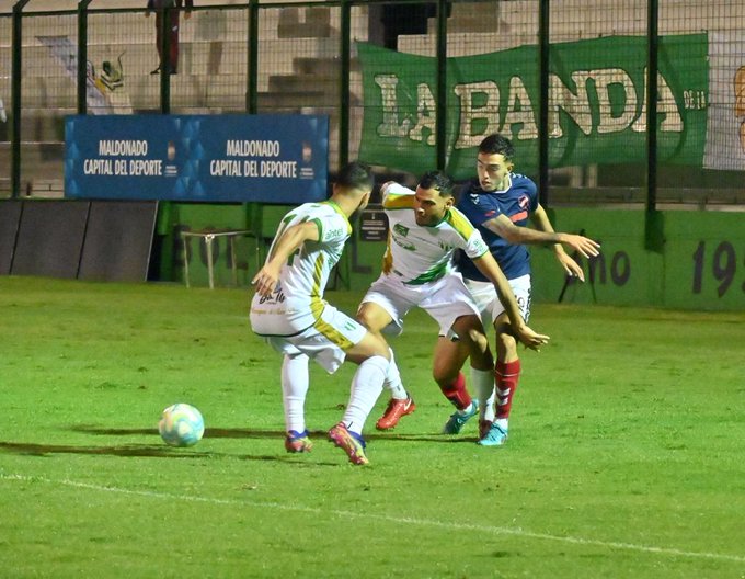 C.A. Atenas 0 La Luz F.C. 1