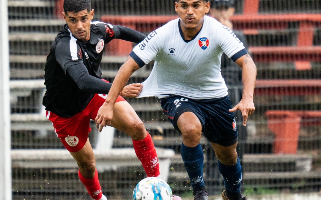 Albion F.C. 3 Rentistas 2